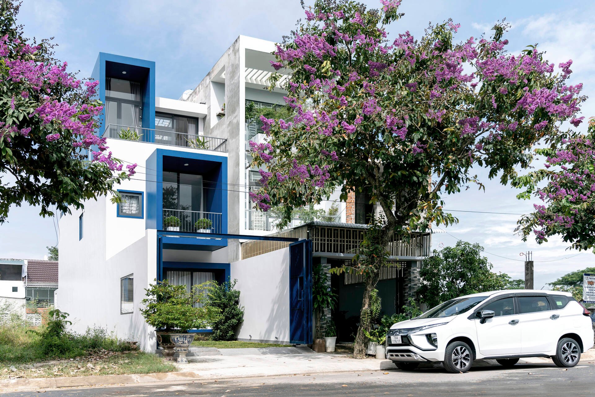 Nhà 4 Tầng: Thiết Kế Thông Minh, Đáp Ứng Khí Hậu Miền Trung