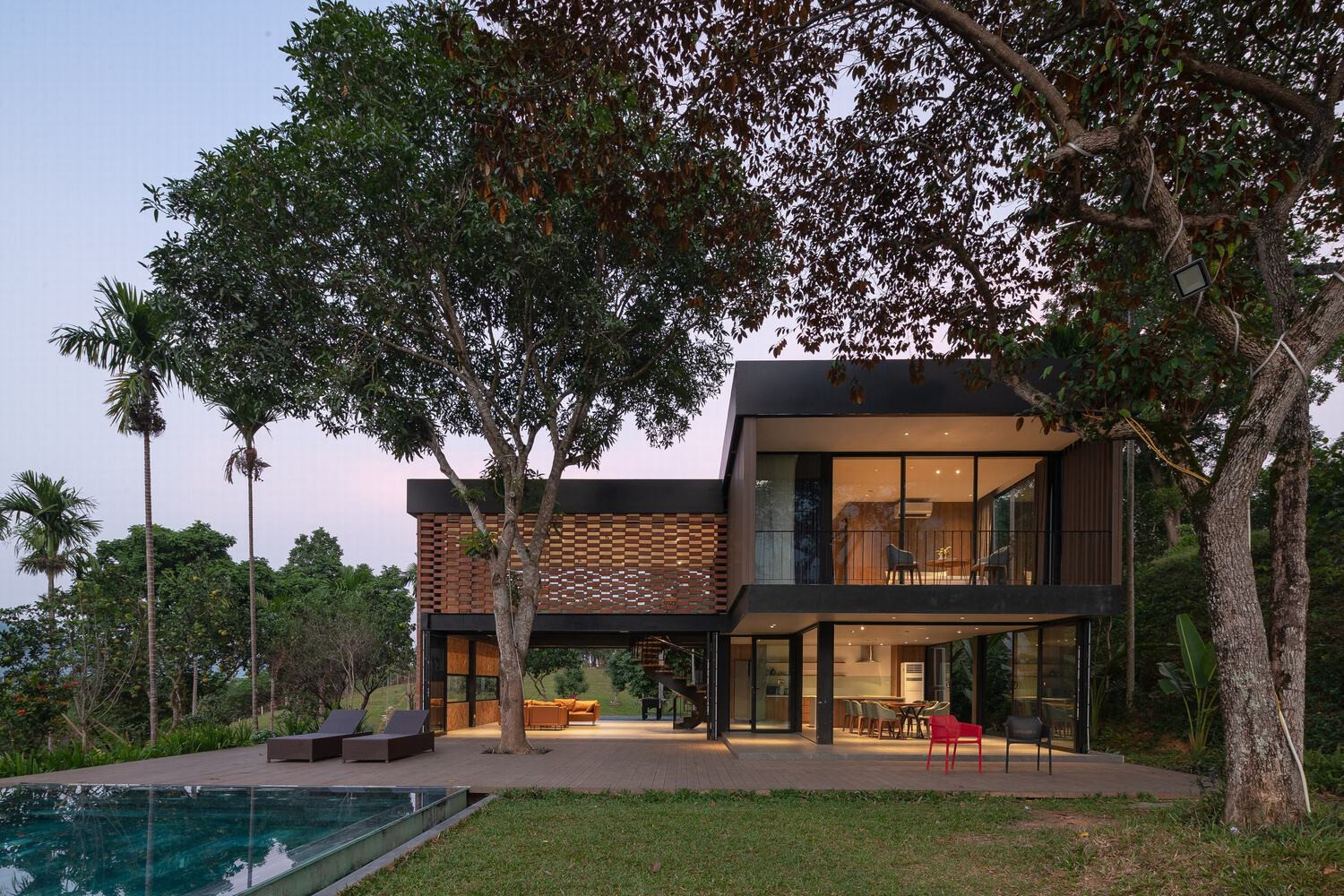 Biệt thự gạch đỏ và đá ong: Nét đẹp hòa quyện giữa hiện đại và thiên nhiên ở Hà Nội