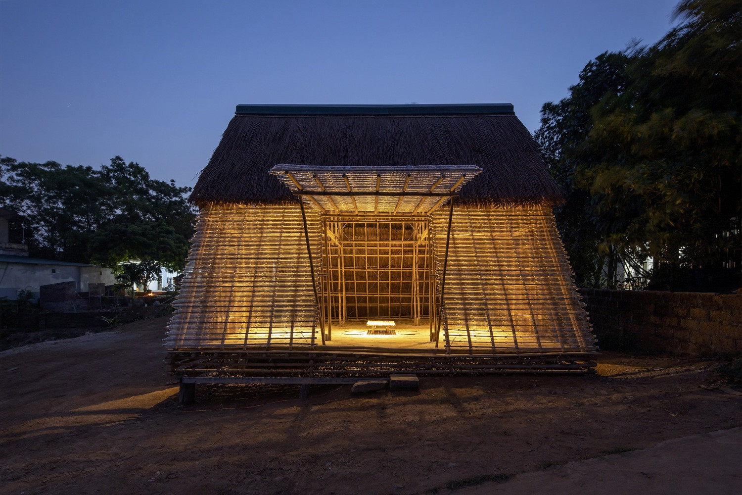 Nhà Tre Nổi: Giải Pháp Kiến Trúc Thích Ứng Với Bão Lụt