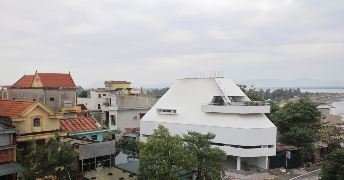 Nhà Phố Quảng Bình: Hòa Quyện Thiên Nhiên Từ Cảm Hứng Hang Động