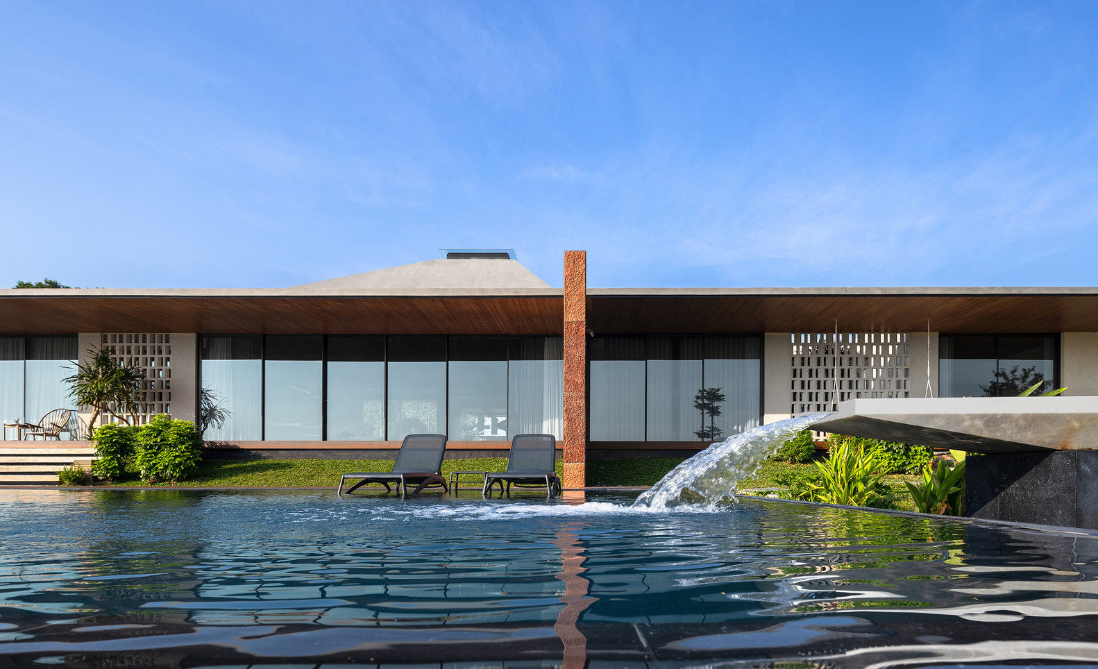 Biệt Thự Nghỉ Dưỡng Tầm Nhìn Hồ Suối Hai Tại Ba Vì